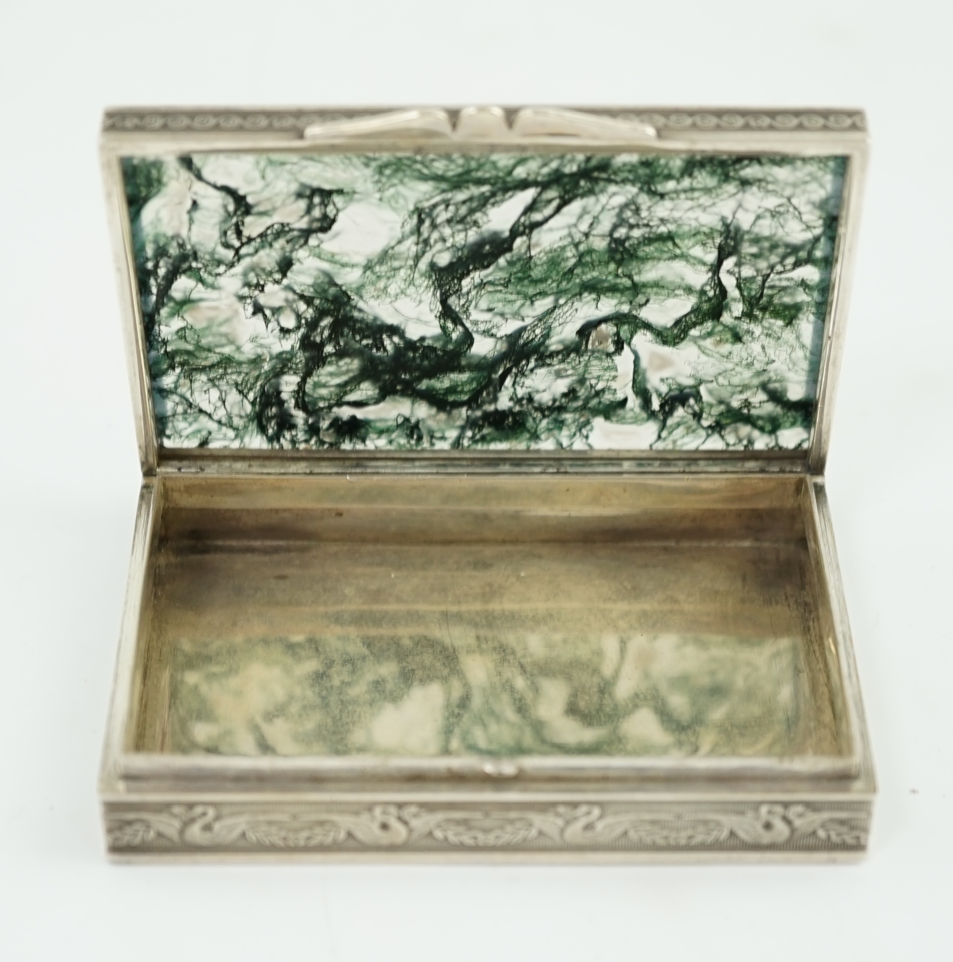 A late 19th/early 20th century Swiss? 935 standard silver snuff box, with moss agate inset cover